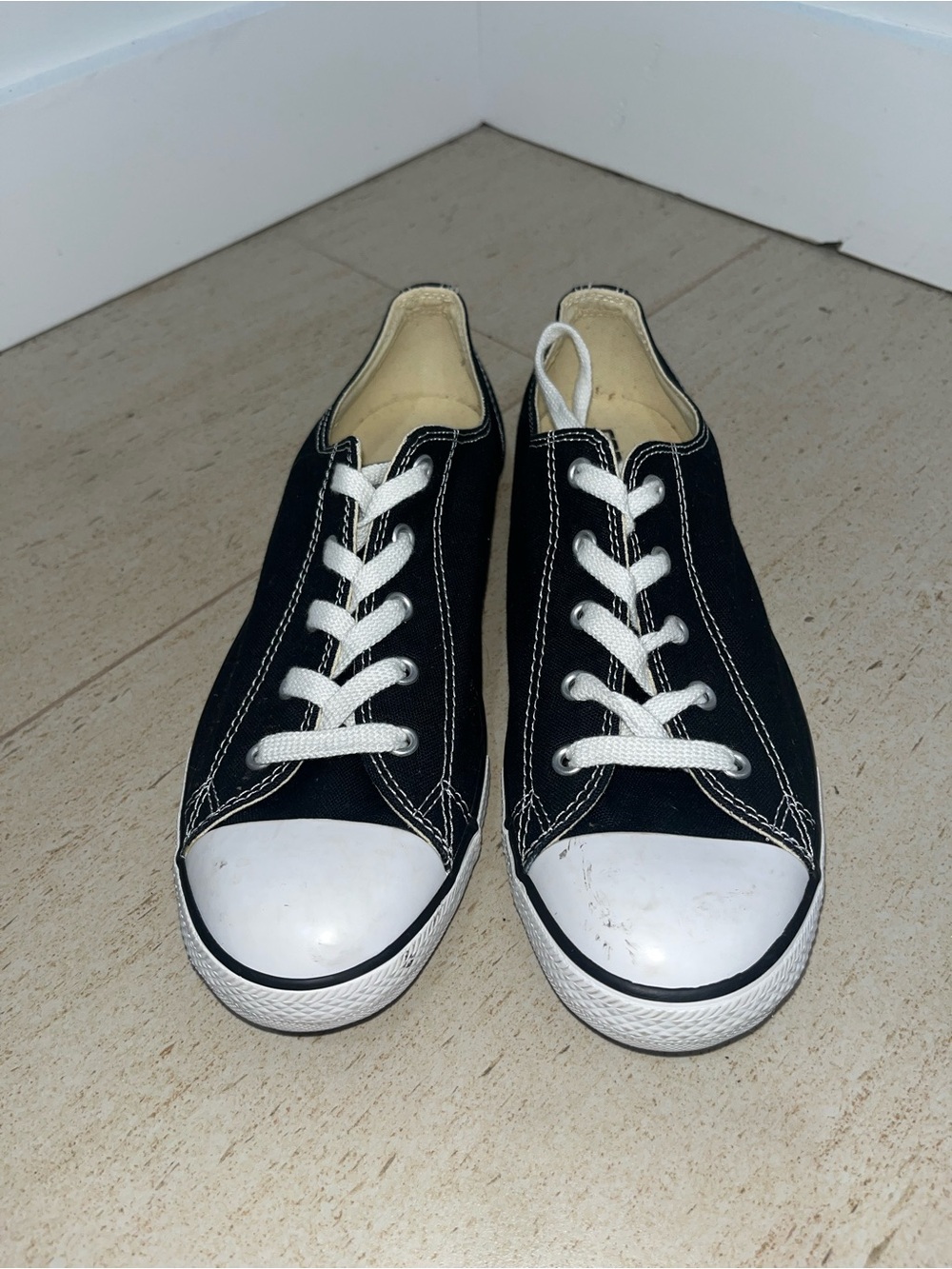 Black Converse low top chuck Taylor’s low top men’s size 11 brand new condition